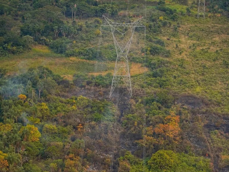 ANDE afirma que apagones fueron causados por incendios provocados