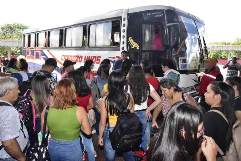 Estación de Buses de Asunción: Semana Santa permite reencuentros familiares