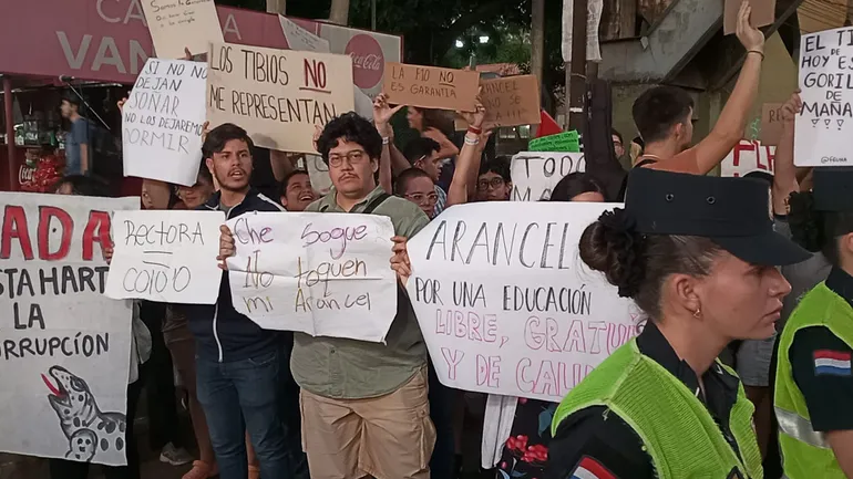 Estudiantes realizaron festival artístico en repudio a la eliminación del “Arancel cero”