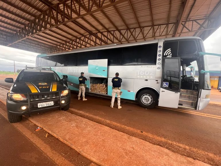 Hallan más de 550 kilos de marihuana en bus que salió de Asunción con 24 turistas que iban a Río de Janeiro