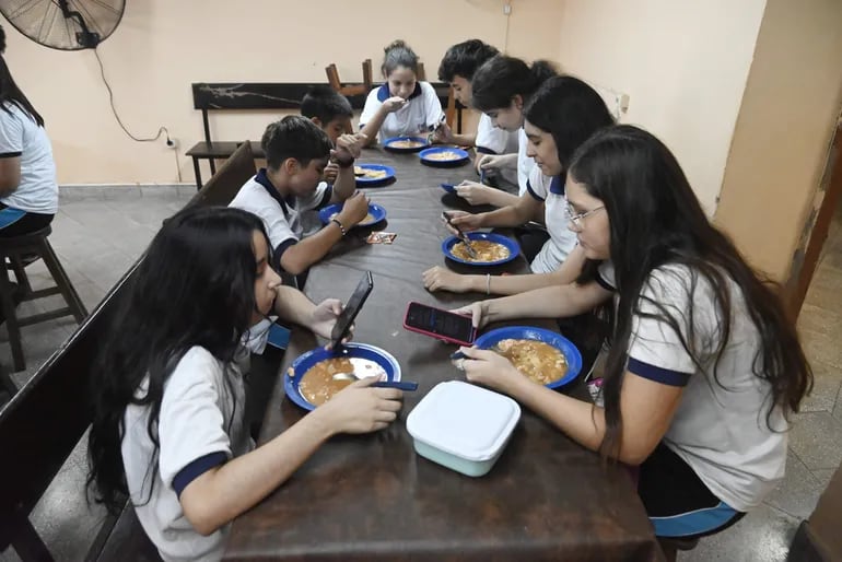 Hambre Cero: Gobierno salió al paso de las críticas de gremios docentes contra el proyecto