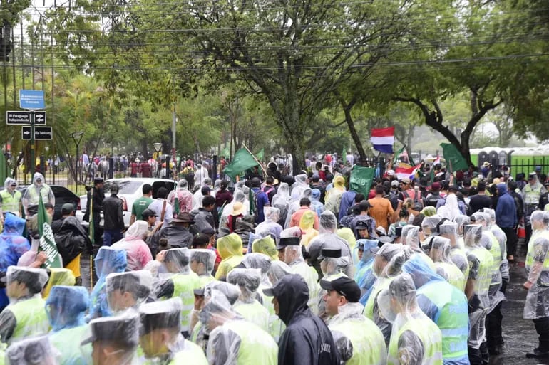 Marcha campesina, en su tramo final: movilizados ya se concentran en inmediaciones del Congreso