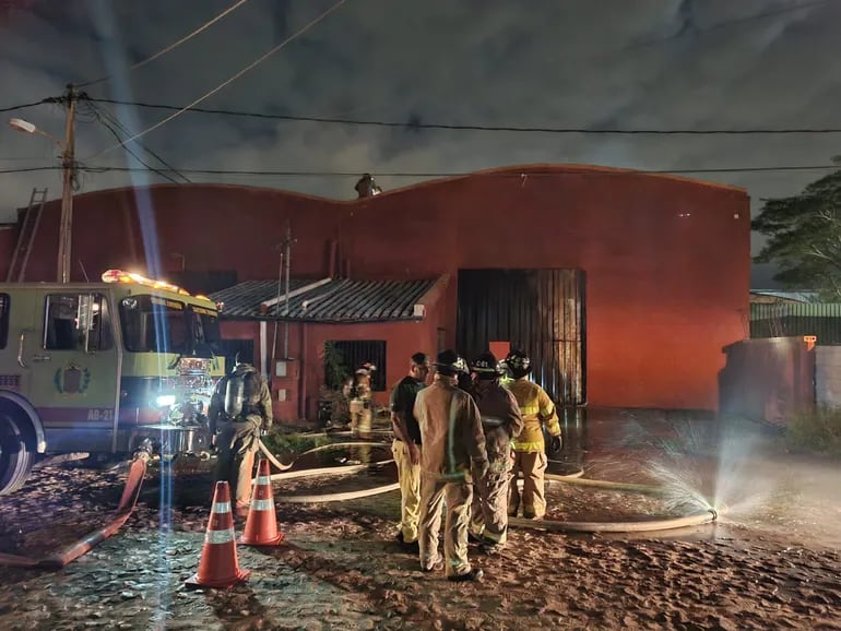 Video: Incendio de depósito de cáñamo en Mariano Roque Alonso