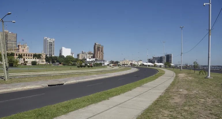 Video: ciclista fue atropellado por un auto en Asunción