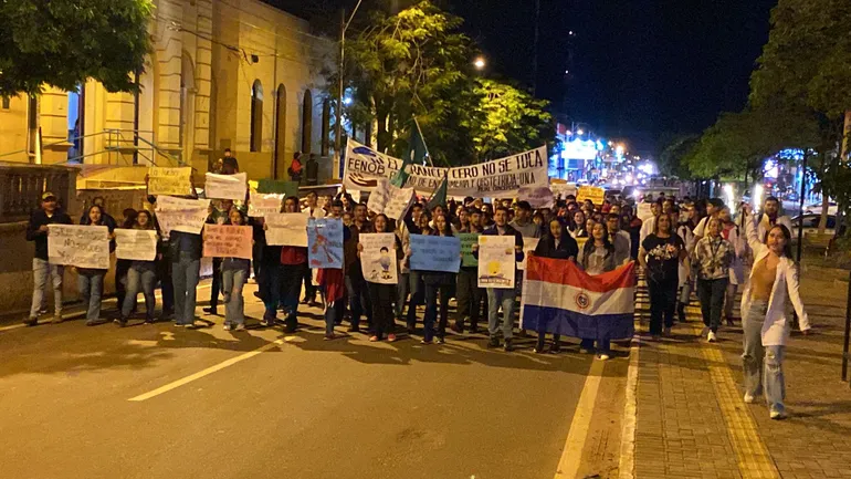 Arancel cero: masiva movilización de universitarios en varios puntos del Paraguay