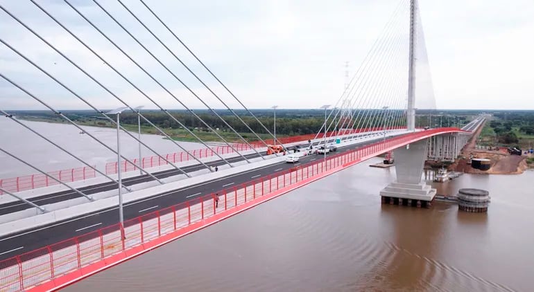 Concejal denominó al puente Héroes del Chaco como el “puente de los amigos” a través de una placa