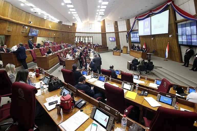 Diputados piden a los cartistas que escuchen reclamo de universitarios