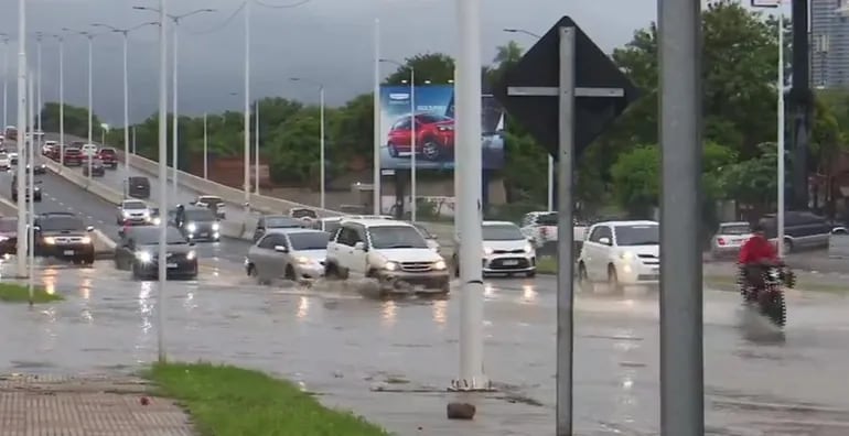 Efecto “palangana”: lluvias dejaron en evidencia falta de desagüe pluvial en zona de puente Héroes del Chaco