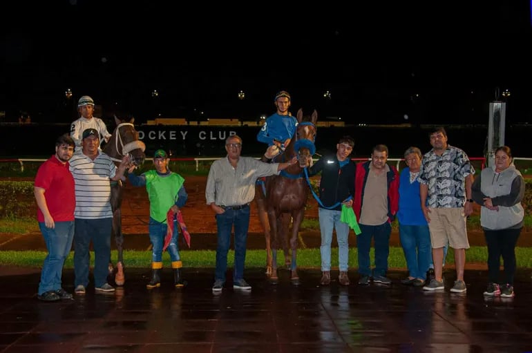 El domingo se cumplió la quinta jornada “burrera” de la temporada turfística del Jockey Club del Paraguay, con la victoria de Escudo de la caballeriza J.C. en la carrera de mayor categoría. – Polideportivo