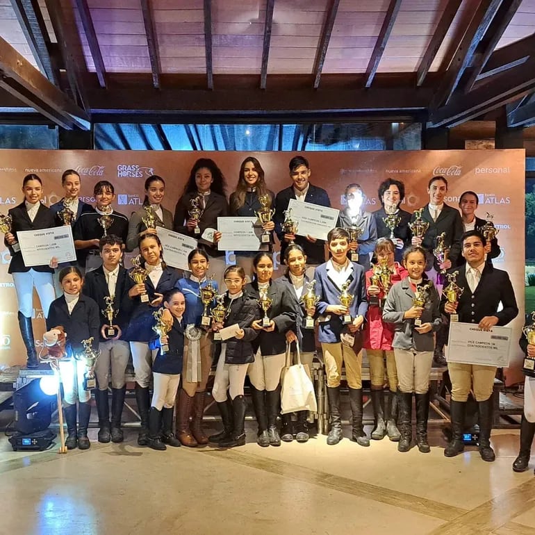 El sábado arrancó y el domingo se cerró la tercera fecha del Ranking de Saltos de la FEDEPA, eslabón organizado por el Club Hípico Paraguayo. Surgieron los campeones y quiénes los acompañaron en el podio. – Polideportivo