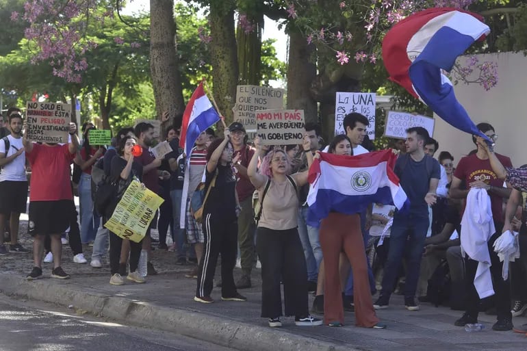 Hambre Cero: estudiantes dicen que mesa es un avance, pero no un logro