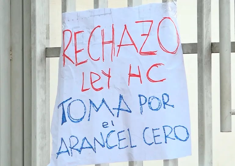 Estudiantes toman el INAES como medida de protesta contra “Hambre Cero”