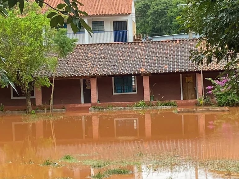 Luque: escuela de Isla Bogado se inunda cada vez que llueve