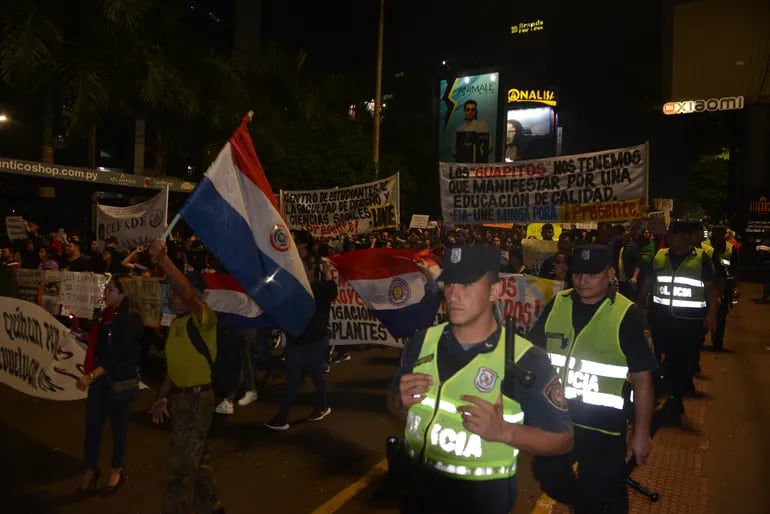 Militares agredieron a estudiantes que cruzaban el Puente de la Amistad tras la movilización