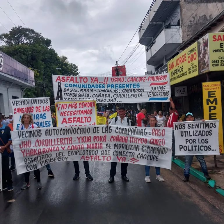 Pobladores de Caacupé exigen al MOPC la construcción de un asfalto