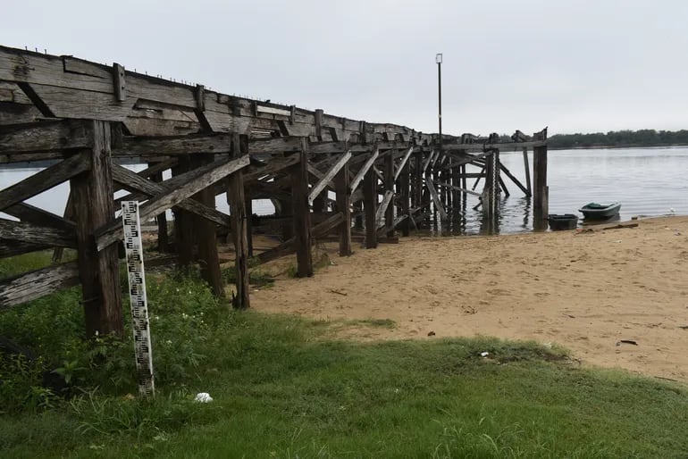 Río Paraná se mantiene en situación crítica en zona de Ayolas