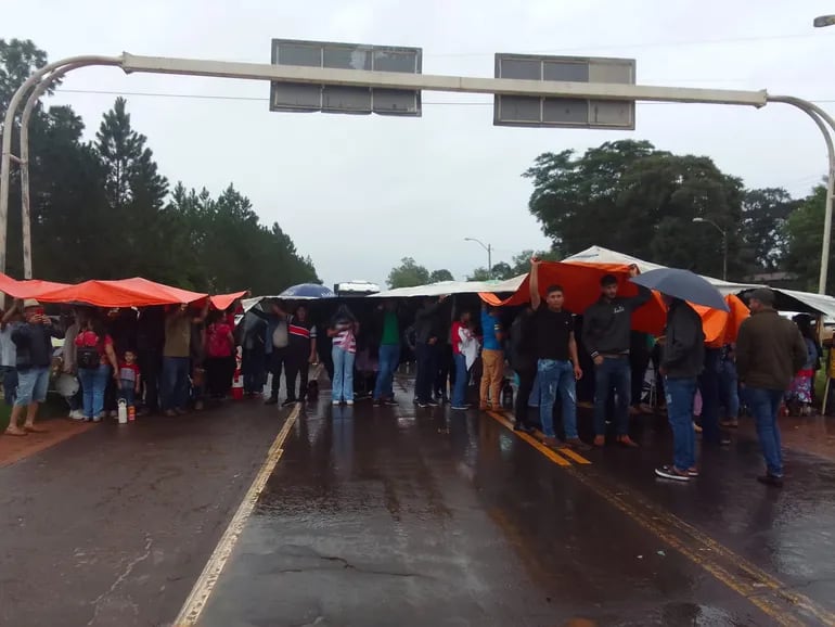 Sigue el cierre de la ruta PYO8 en Guayaybí