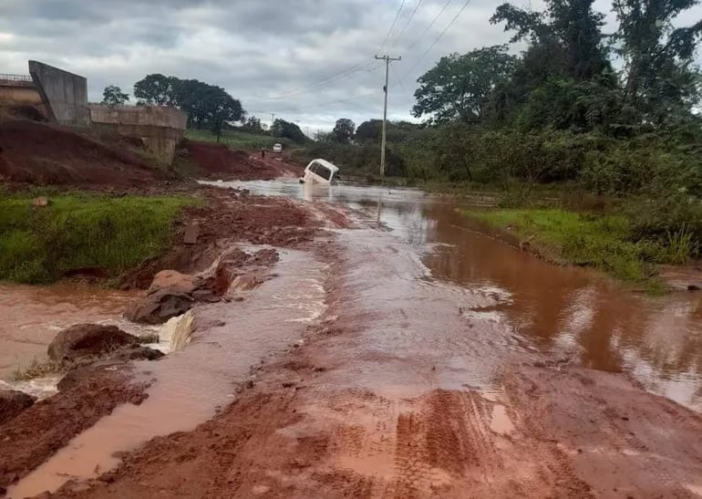 Siguen las penurias de los usuarios del camino Tuna-Taruma-Abaí