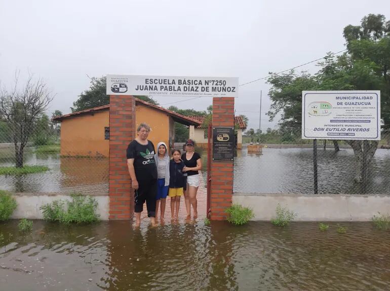 Suman los afectados por la inundación en Ñeembucú y suspenden clases presenciales