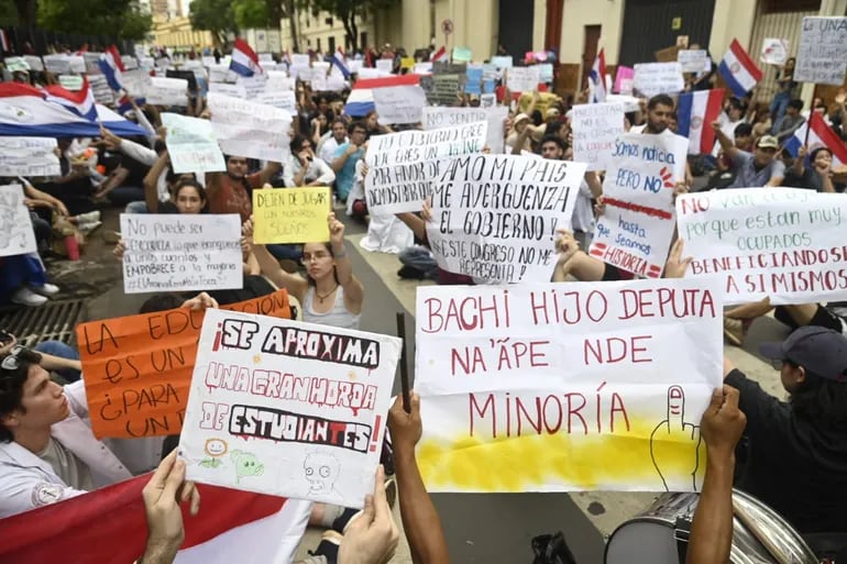 Universitarios instan a sumarse a movilización general