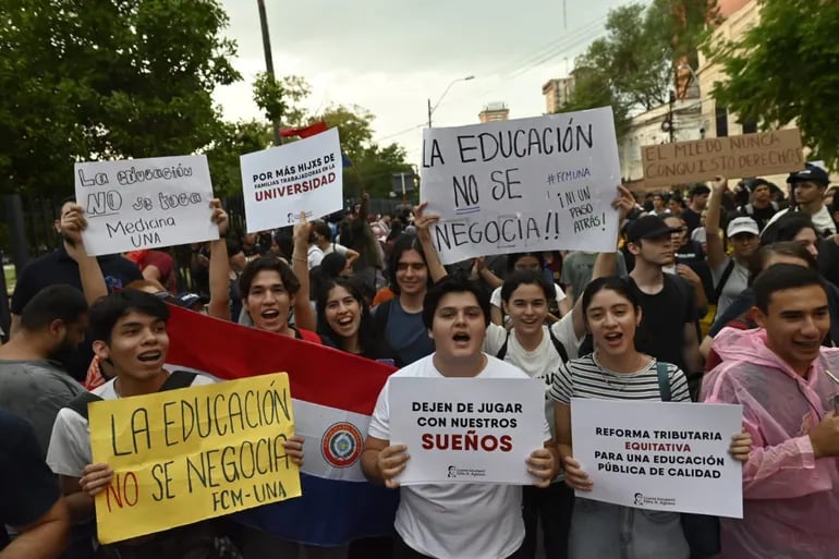 Universitarios y secundarios se movilizan contra proyecto “Hambre cero”