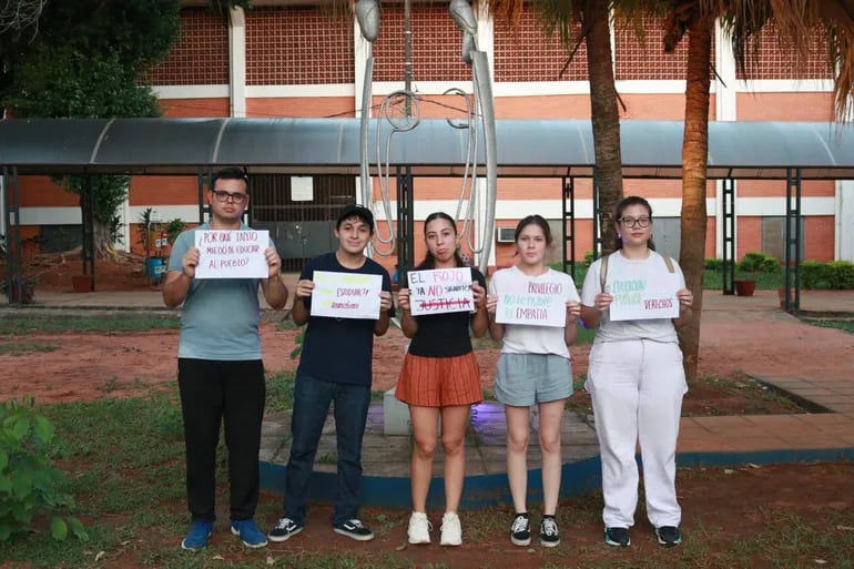 Varias facultades de la UNA en toma, además del Rectorado