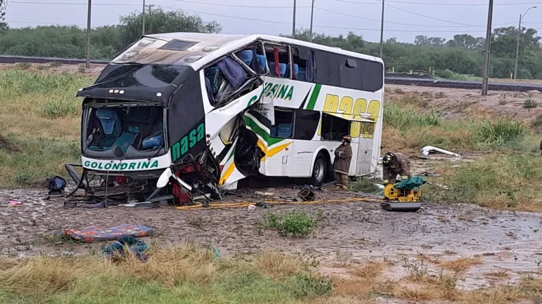 Video: identifican a los fallecidos en el grave accidente de un bus en el Chaco