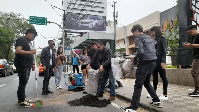 Asunción: ante inacción de Nenecho, jóvenes bachean avenida Mariscal López