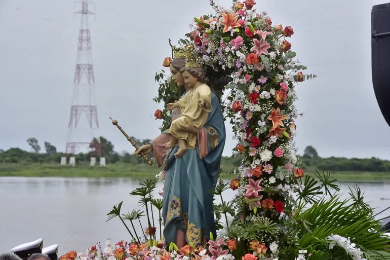 Con fe y devoción, fieles siguieron la tradicional procesión náutica de María Auxiliadora