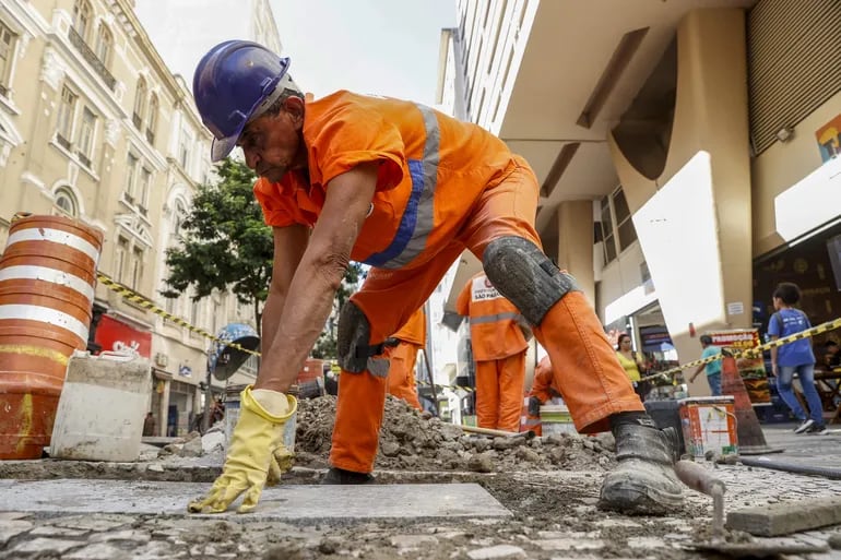 Día del Trabajador: para el empresario paraguayo, el trabajador es un costo, según economista