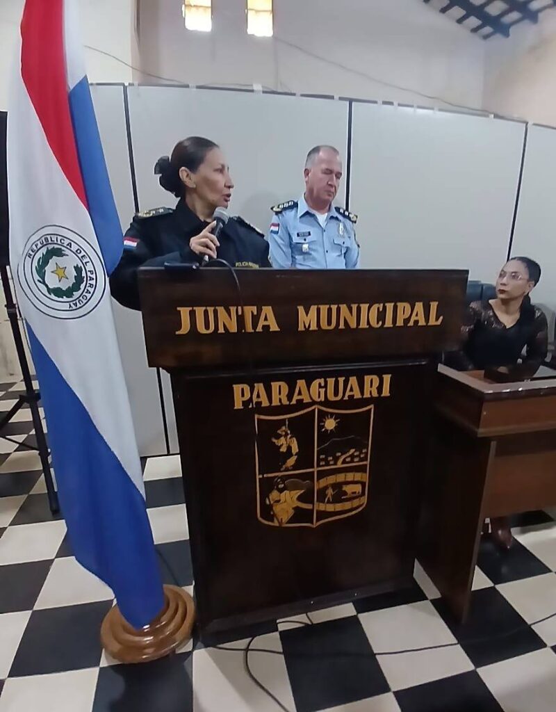 Directora de Policía de Paraguarí en Junta Municipal