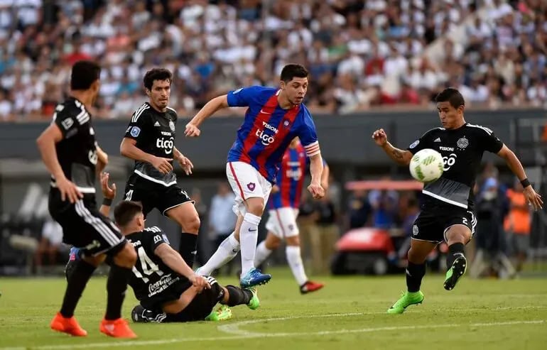 El último clásico con Olimpia de negro: derrota con un golazo de Rodrigo Rojas para Cerro Porteño