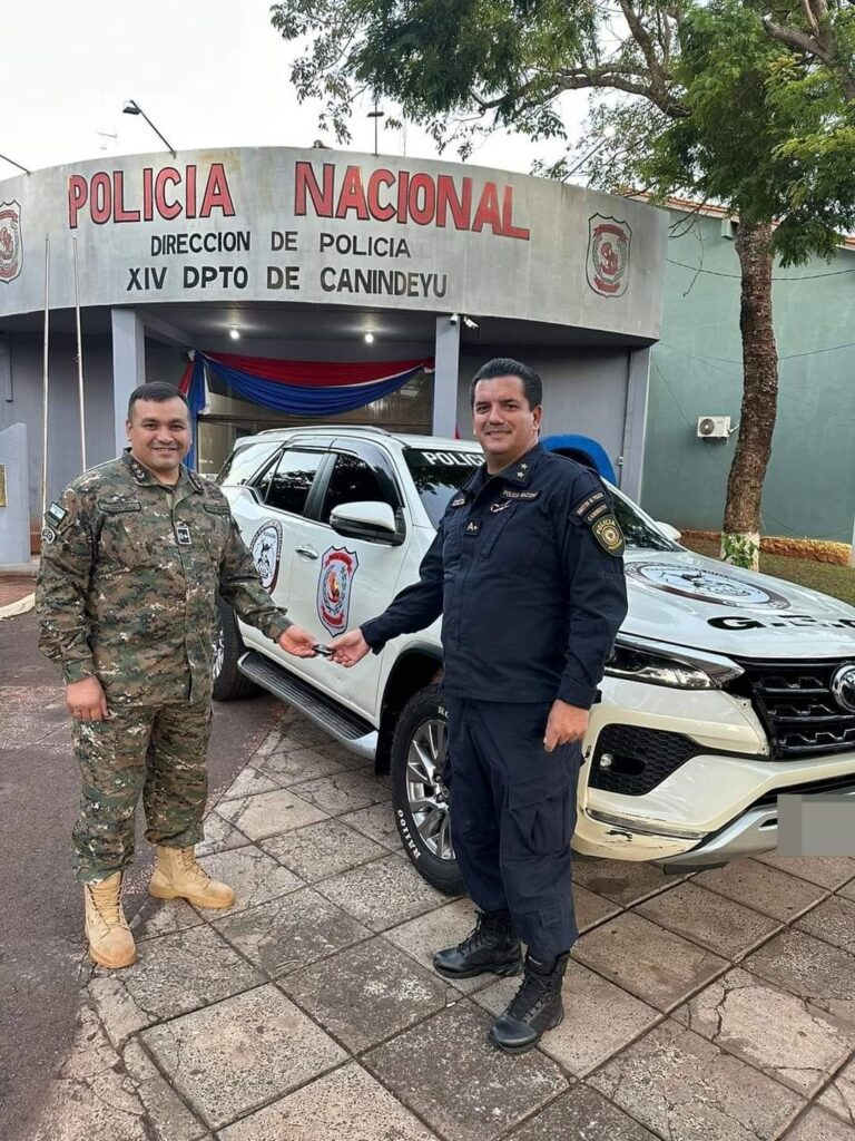 Entrega de camioneta fortuner al Grupo Especial de Operaciones