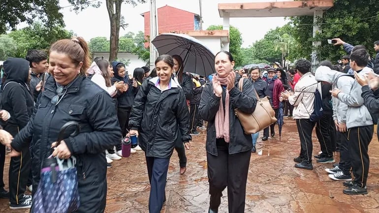 Levantan toma del Colegio Carmen de Peña de Capiatá tras destitución de directora