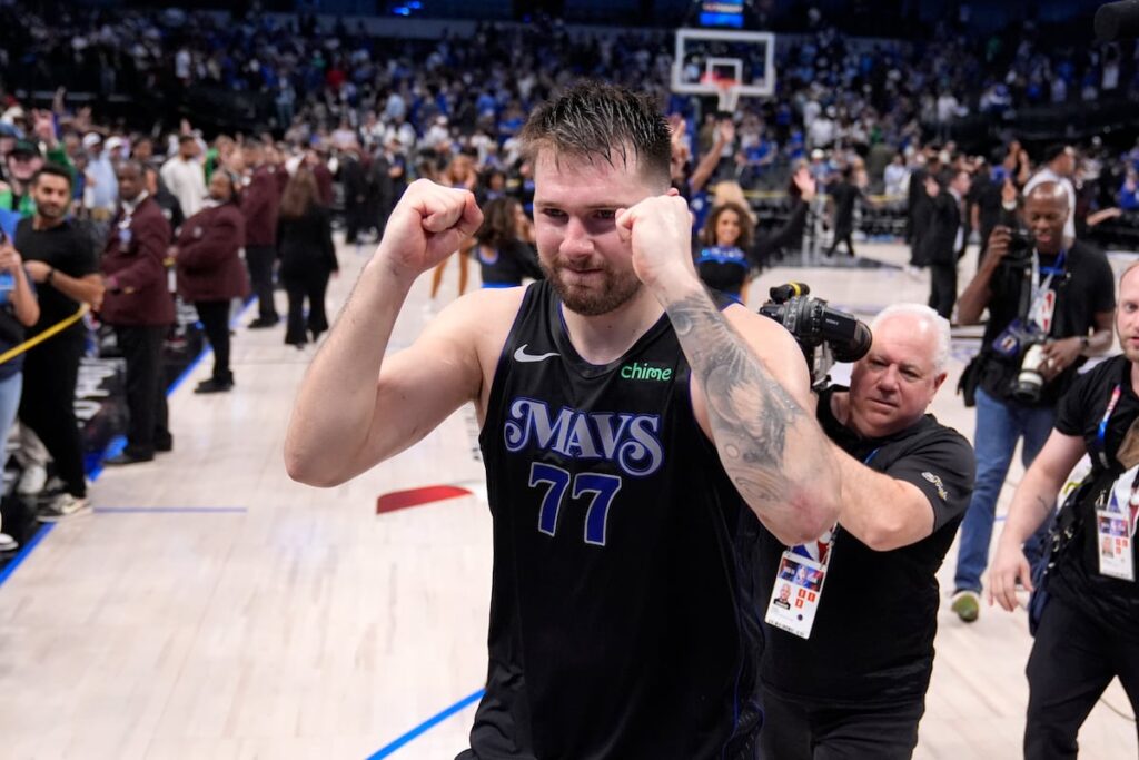 Luka Dončić guía a Mavericks a Finales del Oeste