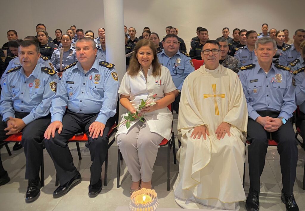 Madres: Ejemplo de Bondad, Entrega y Reconocimiento Policial