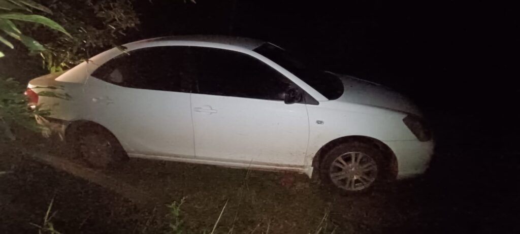 Recuperación del automóvil Toyota Allion blanco en Itapúa