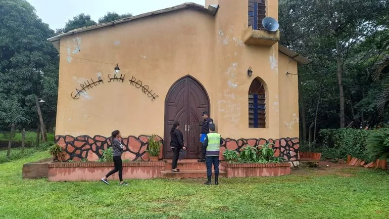 Roban en una capilla de Ypané