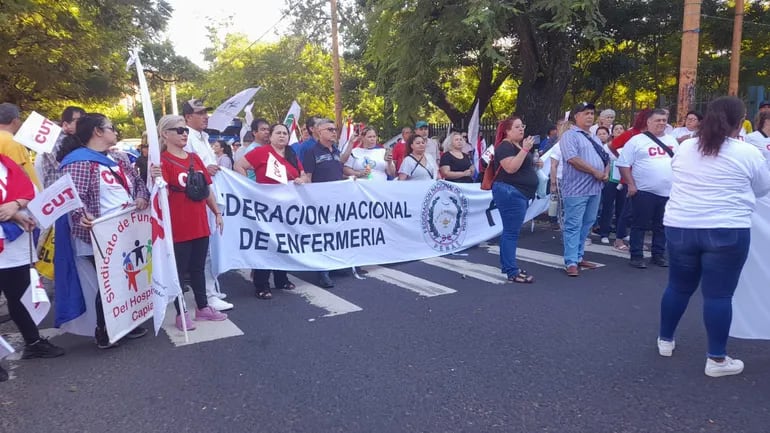 Sindicalistas se manifiestan por el Día del Trabajador: “La ministra es una feroz inútil”