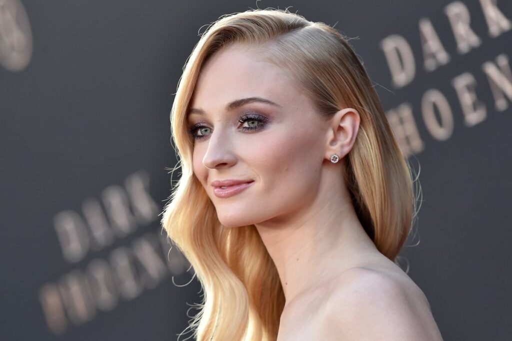 Sophie Turner se abre tras divorcio: no es fiestera, agradecida a Taylor Swift.