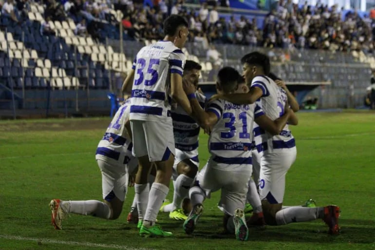 Sportivo 2 de Mayo vs. Sportivo Ameliano: El “Gallo” manda en casa – Fútbol