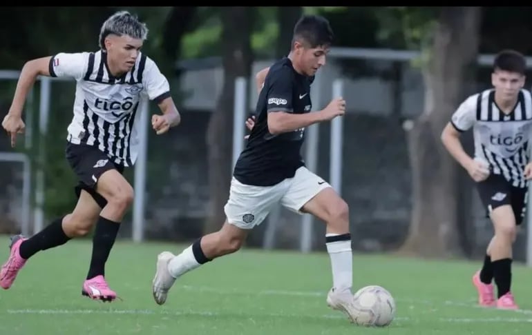 Sub 15: empate en clásico blanco y negro favoreció a los azulgranas