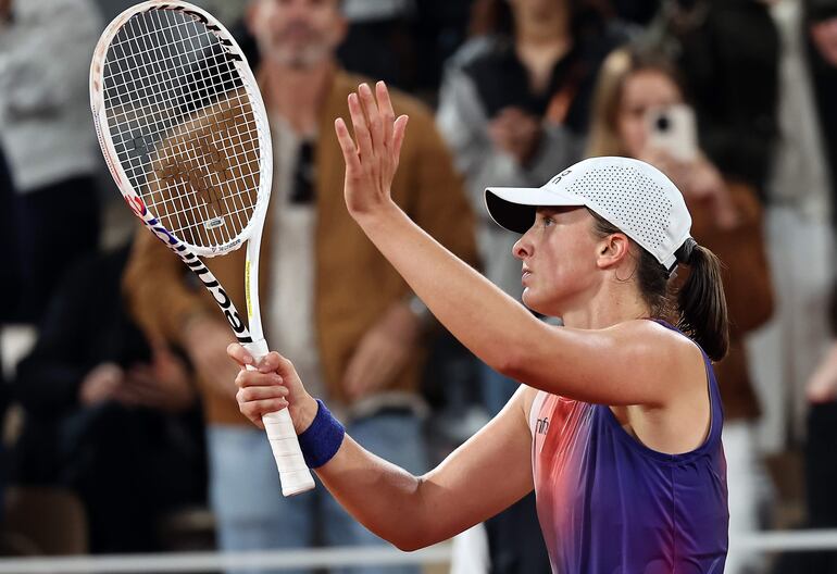 Swiatek evita el naufragio en un día pasado por agua en Roland Garros – Tenis