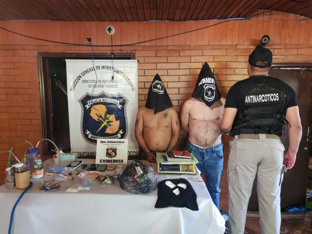 Acusan a hermanos cambistas por tenencia de drogas