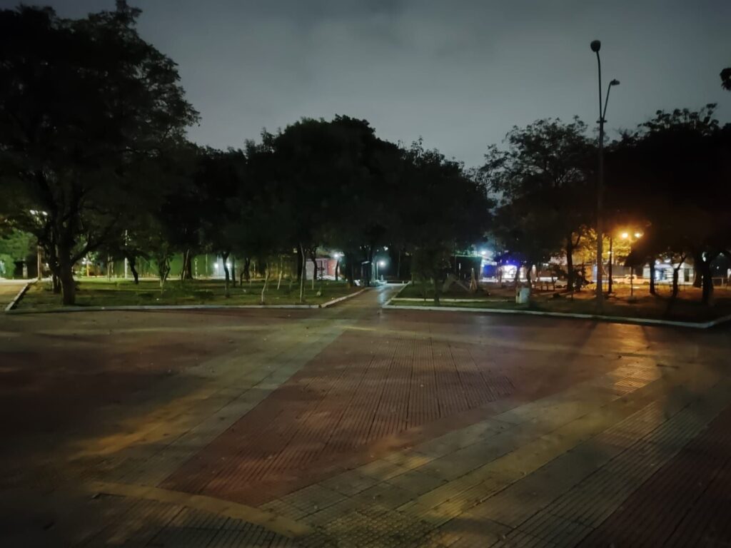 Barrio Mariscal Estigarribia: vecinos reclaman mayor iluminación en la plaza Pedro Juan Caballero