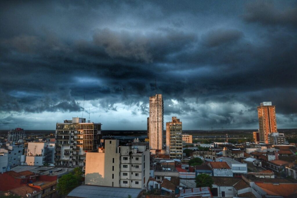 Meteorología: semana arranca con lluvias, tormentas y descenso de temperaturas – Clima