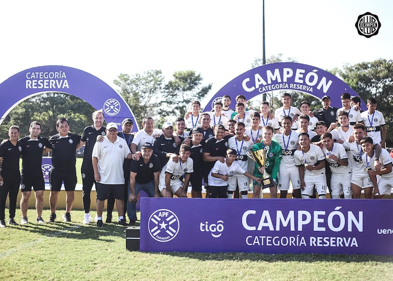 Olimpia, campeón, Cerro en el segundo lugar – Fútbol