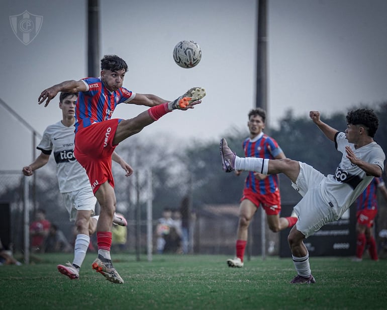 Pese a derrota, Olimpia sigue al frente en las Juveniles – Fútbol