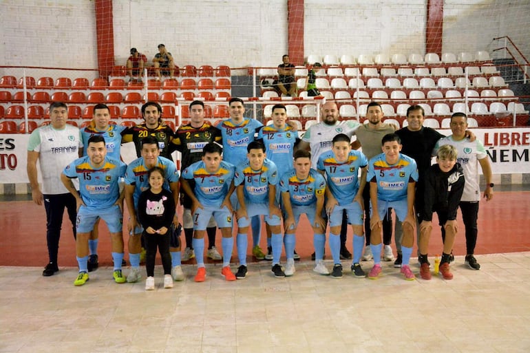 El Club Simón Bolívar consiguió su cuarto triunfo al hilo y es líder del Grupo B de la Copa Divisional Oro de fútbol de salón. En su último compromiso se impuso a San Antonio de Lambaré. El martes se completó la cuarta fecha de la primera rueda del torneo. – Polideportivo