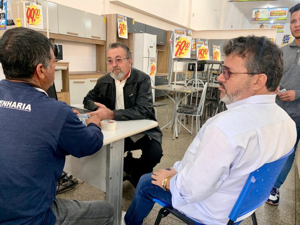 Carlos Bernardo, de la UCP, camina por el centro de Ponta Porã